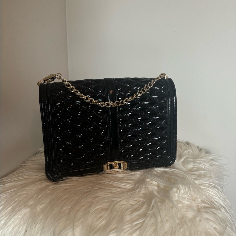 Black Patent Leather Shoulder Bag – Elegant & Timeless